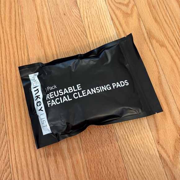 The Inkey List Reusable Cotton Pads. - Picture 2 of 4